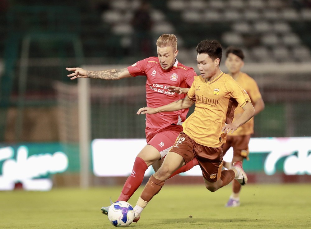 HAGL liên tục bị phả hơi nóng, cuộc đua trụ hạng thêm gay cấn - Ảnh 3.