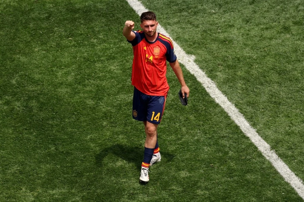 Barcelona được cho là đang chuẩn bị xúc tiến kế hoạch chiêu mộ trung vệ Aymeric Laporte sau khi tuyển thủ Tây Ban Nha gây ấn tượng mạnh tại World Cup 2026. Ảnh: AFP/TTXVN Barcelona được cho là đang chuẩn bị xúc tiến kế hoạch chiêu mộ trung vệ Aymeric Laporte sau khi tuyển thủ Tây Ban Nha gây ấn tượng mạnh tại World Cup 2026. Ảnh: AFP/TTXVN