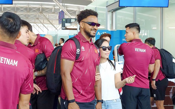 Vietnam national team confidently heads to South Korea for training camp ahead of the ASEAN Cup