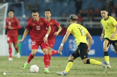 Vietnam faces Malaysia with the tallest defensive line in history