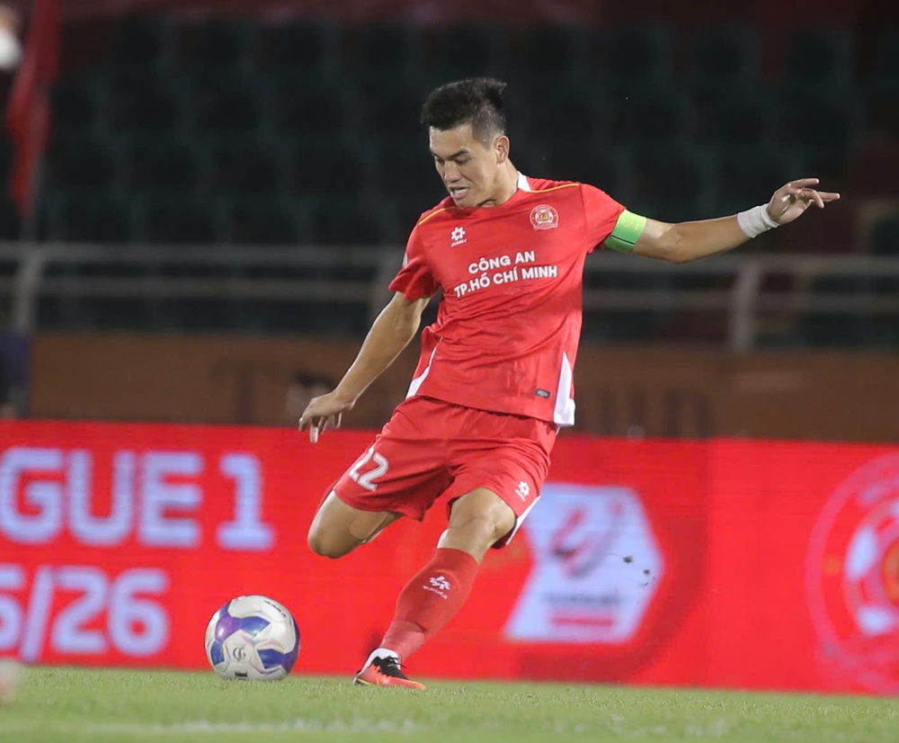 Tiến Linh hụt hơi cùng CLB Công an TP.HCM - Ảnh 1.