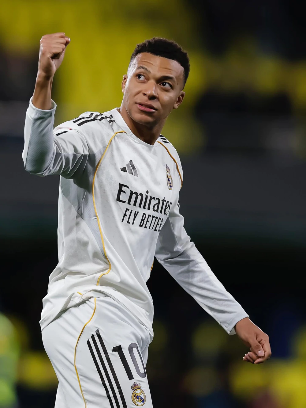 Kylian Mbappe đi vào lịch sử Champions League khi trở thành cầu thủ trẻ nhất cán mốc 100 lần ra sân tại đấu trường danh giá nhất châu Âu, vượt qua kỷ lục trước đó do Lionel Messi nắm giữ. Ảnh: FBNV Kylian Mbappe đi vào lịch sử Champions League khi trở thành cầu thủ trẻ nhất cán mốc 100 lần ra sân tại đấu trường danh giá nhất châu Âu, vượt qua kỷ lục trước đó do Lionel Messi nắm giữ. Ảnh: FBNV