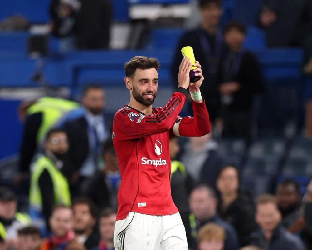Bruno Fernandes sẽ cứu... Carrick? - Ảnh 1.
