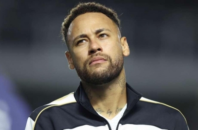 Neymar goes berserk at the referee: 'He must be having his period'