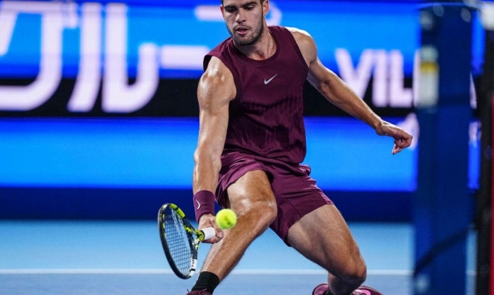 Alcaraz thót tim vì chấn thương