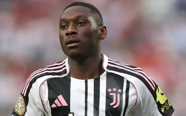 Juventus successfully signs Kolo Muani from PSG