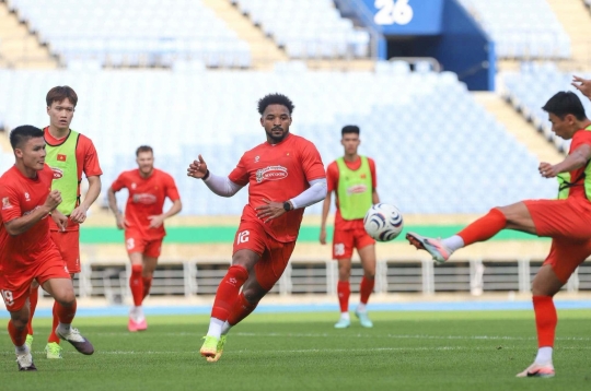 Hot football news afternoon 13/7: Vietnam national team wins all 3 matches in South Korea