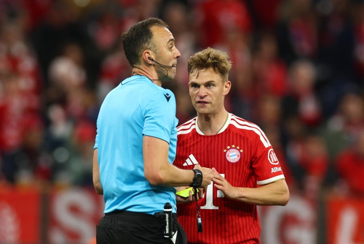 Kimmich mất kiểm soát, la hét dữ dội vào mặt trọng tài khi Bayern bị loại khỏi Champions League - Ảnh 2.