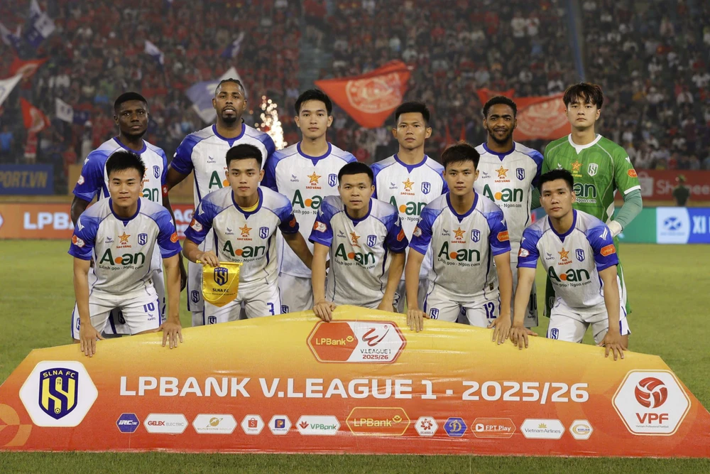 Tin nóng bóng đá Việt hôm nay 28/4: U17 Việt Nam tập sớm trước VCK U17 châu Á; SLNA thiếu kinh phí - Ảnh 2.