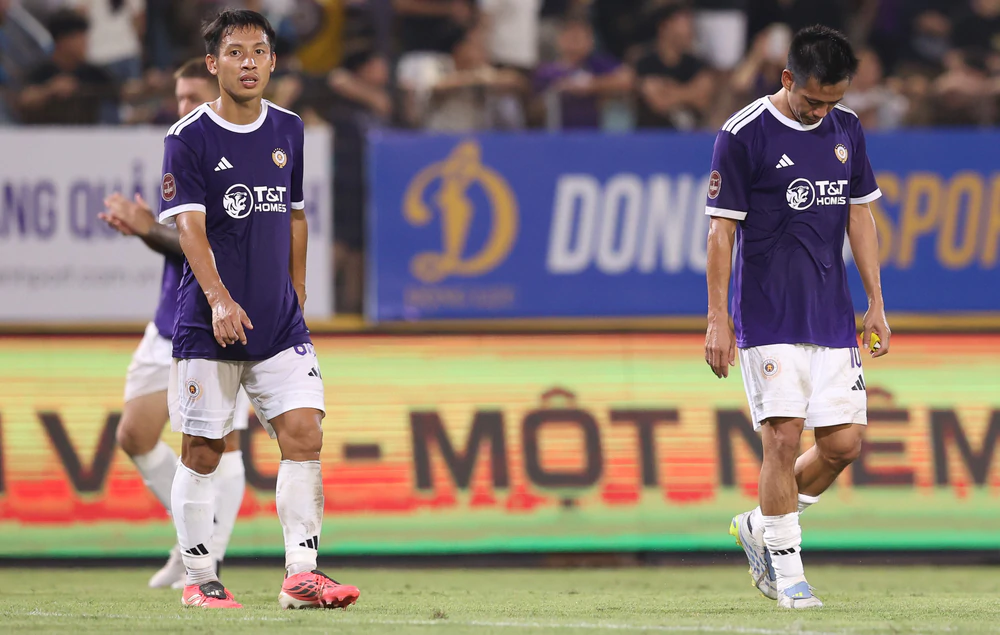Hà Nội FC rơi tự do, lạc lối trong cuộc đua vô địch - Ảnh 1. Hà Nội FC rơi tự do, lạc lối trong cuộc đua vô địch - Ảnh 1.