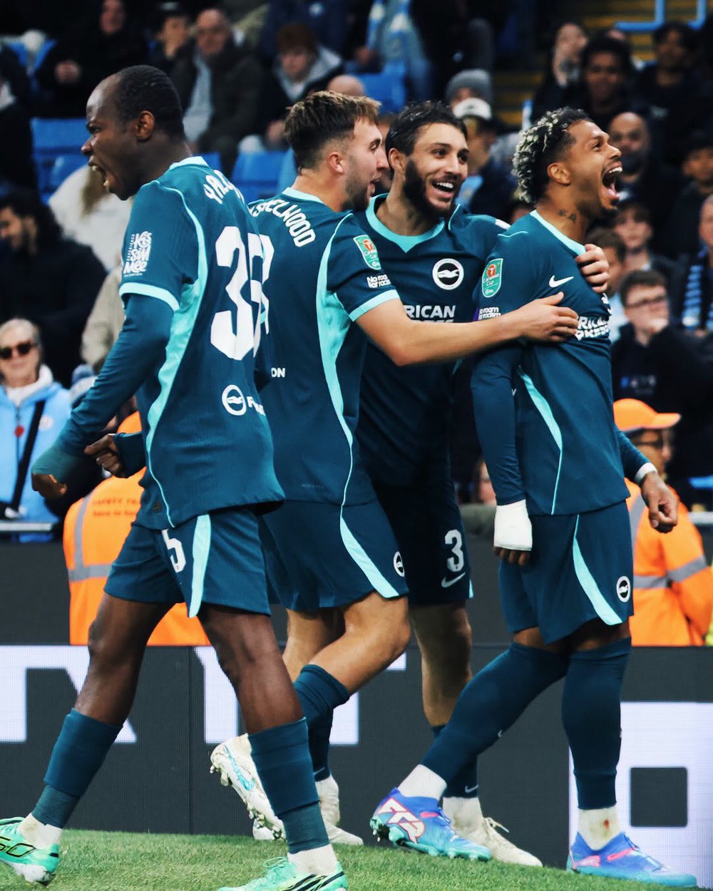 Man City nhọc nhằn vào tứ kết Cúp Liên đoàn Anh sau loạt luân lưu nghẹt thở - Ảnh 1. Man City
