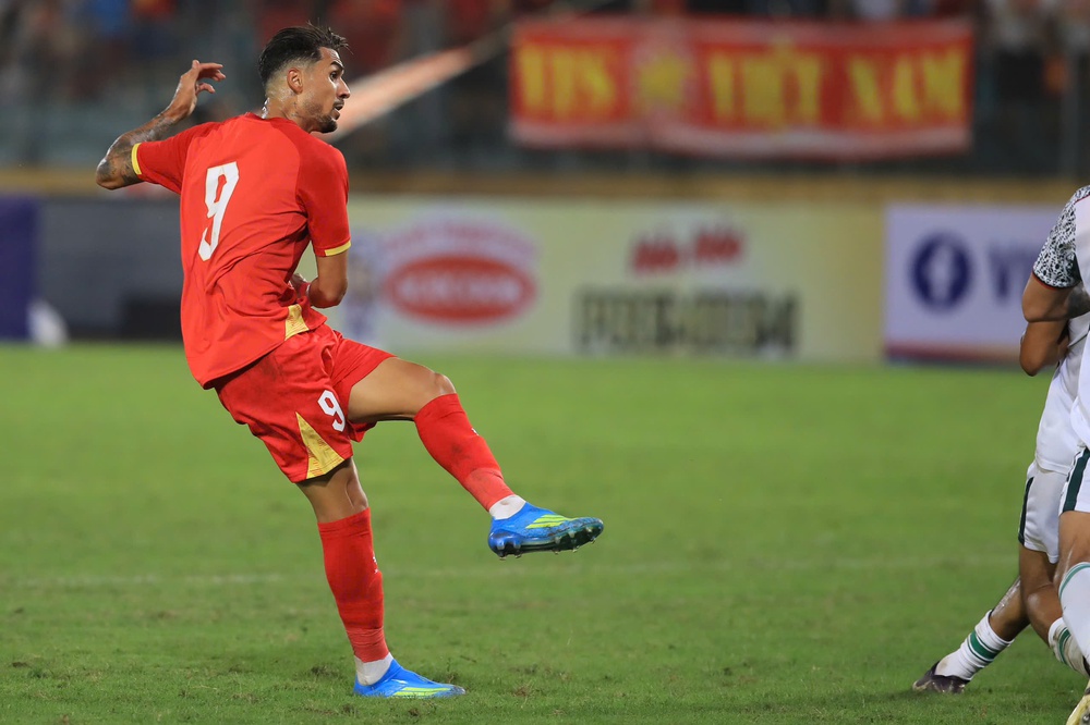 Bị 'thần may mắn' ngoảnh mặt, Hoàng Hên khẳng định 'tôi không tiếc, rồi bàn thắng sẽ đến' - Ảnh 1.