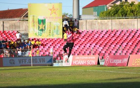 Hot Vietnamese football news today, June 13: The 'hero' of Bac Ninh FC admits to fortune; Coach Le Huynh Duc becomes a VFF instructor