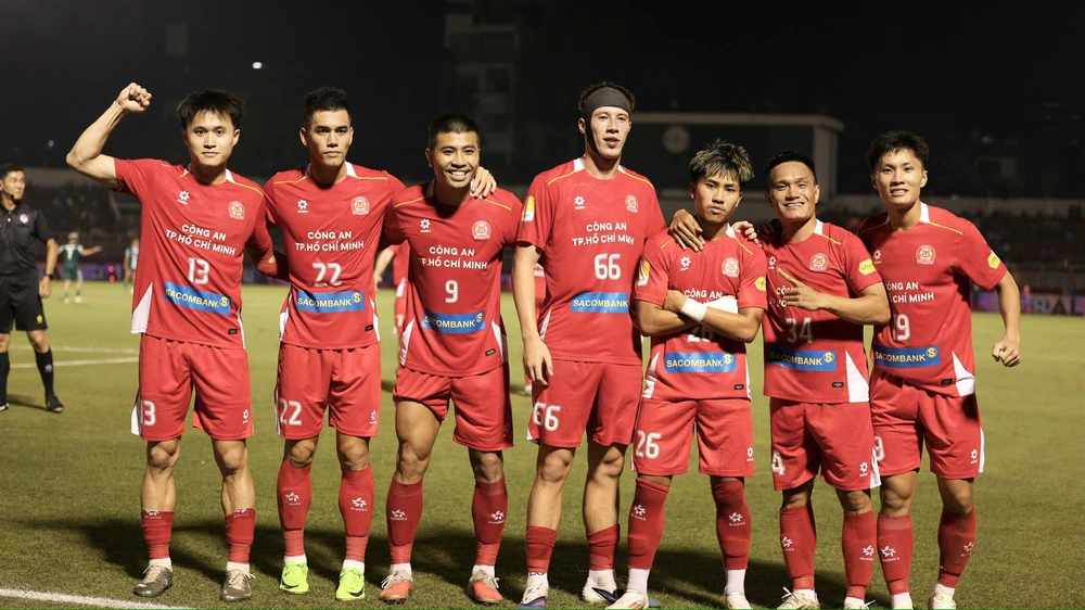 Tiến Linh phủ nhận mâu thuẫn với ngôi sao Việt kiều - Ảnh 3. Tiến Linh phủ nhận mâu thuẫn với ngôi sao Việt kiều - Ảnh 3.