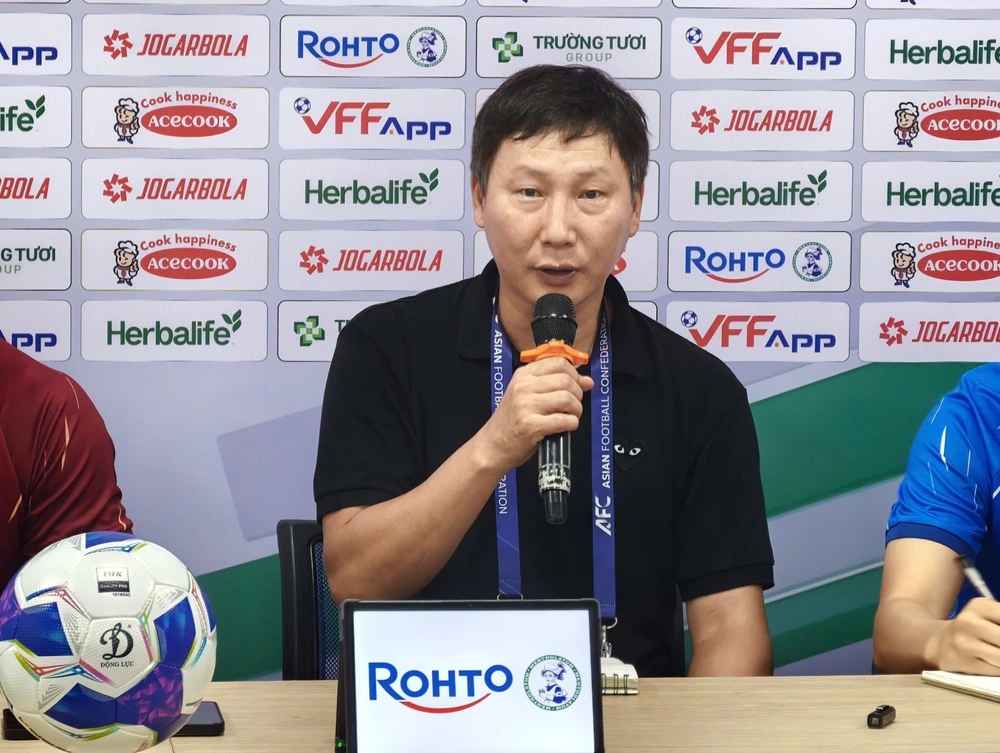 FIFA vinh danh ĐT Việt Nam tăng hạng nhiều nhất thế giới, HLV Kim gửi thông điệp đặc biệt - Ảnh 2.