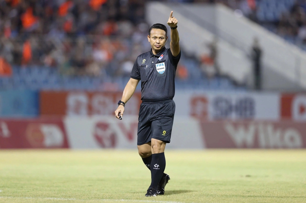 Tin nóng bóng đá Việt Nam hôm nay 29/5: U19 Việt Nam được truyền thông Indonesia quan tâm; Trọng tài Malaysia bắt chính tại V-League - Ảnh 2. Tin nóng bóng đá Việt Nam hôm nay 29/5: U19 Việt Nam được truyền thông Indonesia quan tâm; Trọng tài Malaysia bắt chính tại V-League - Ảnh 2.