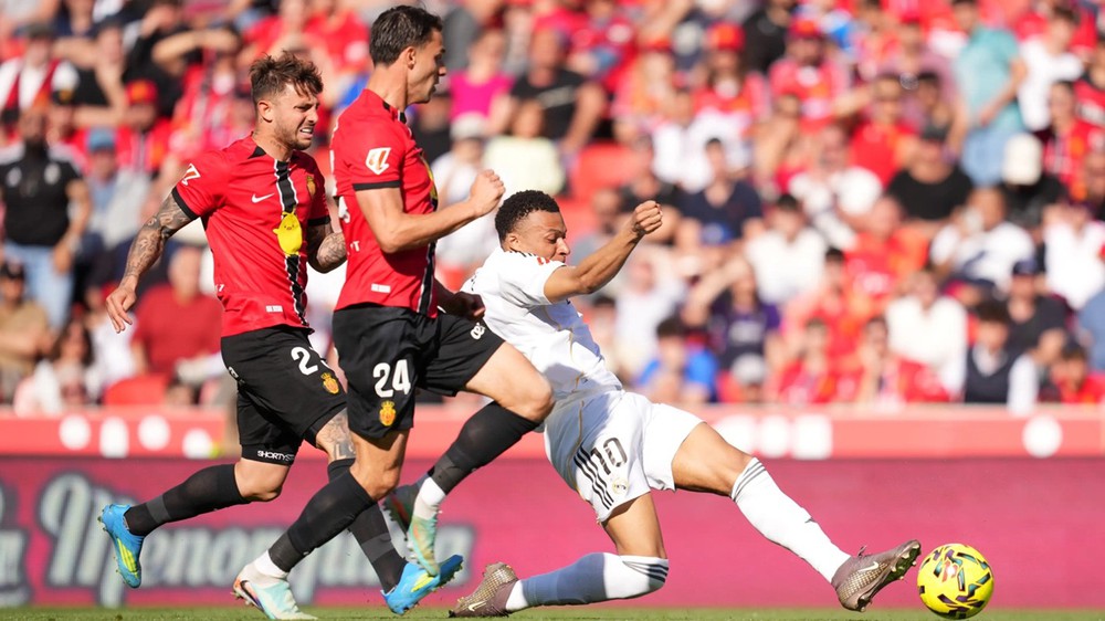 Real Madrid và nghịch lý siêu sao: Khi cái tôi đe dọa tính tập thể - Ảnh 1.