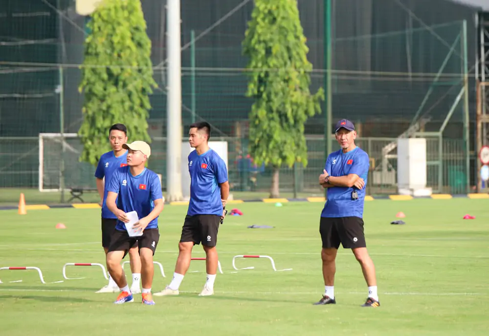 HLV Yutaka Ikeuchi đưa U20 Việt Nam sang Nhật Bản rèn quân trước giờ G - Ảnh 1. HLV Yutaka Ikeuchi đưa U20 Việt Nam sang Nhật Bản rèn quân trước giờ G - Ảnh 1.