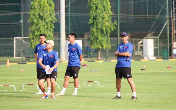 Coach Yutaka Ikeuchi leads U20 Vietnam to Japan for pre-qualifying training ahead of the Asian U20 qualifiers