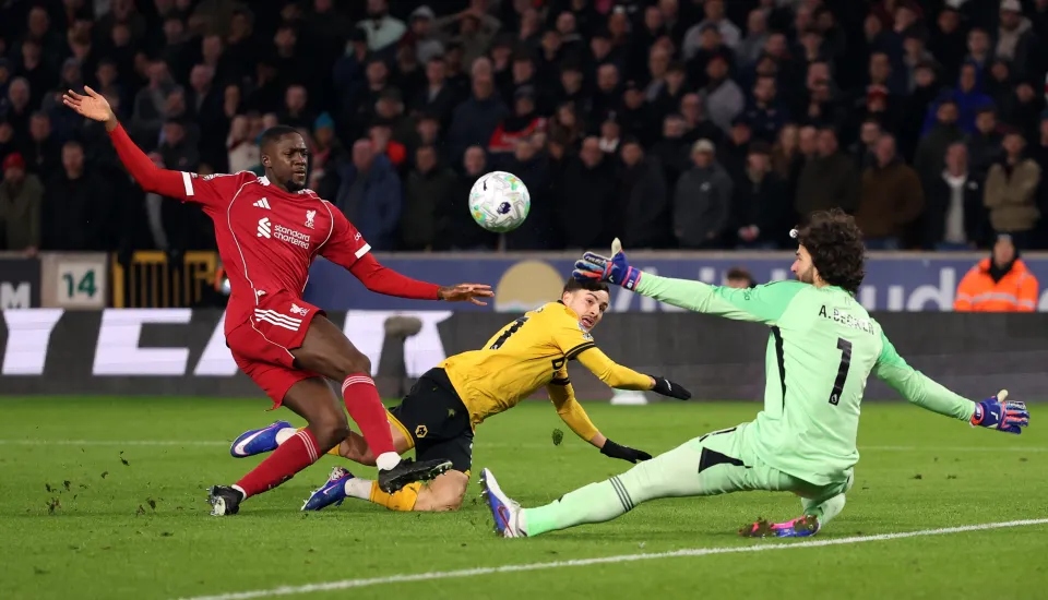 Salah ghi bàn, Liverpool vẫn thua đội cuối bảng ở Premier League - Ảnh 1.