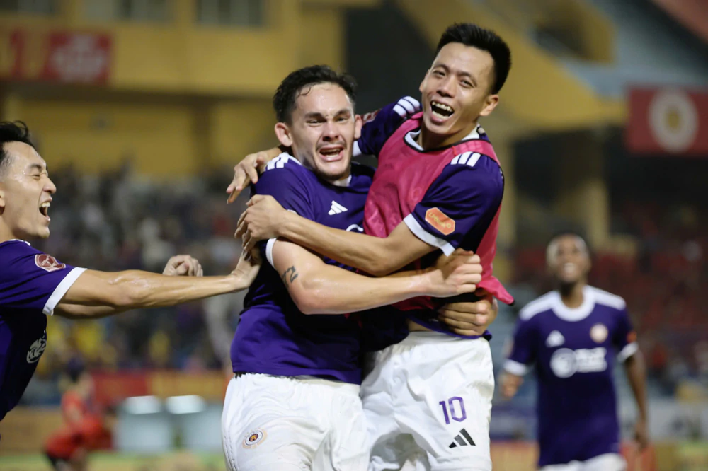 Văn Quyết tiết lộ câu chuyện phòng thay đồ sau màn ngược dòng của Hà Nội FC - Ảnh 1. Văn Quyết tiết lộ câu chuyện phòng thay đồ sau màn ngược dòng của Hà Nội FC - Ảnh 1.