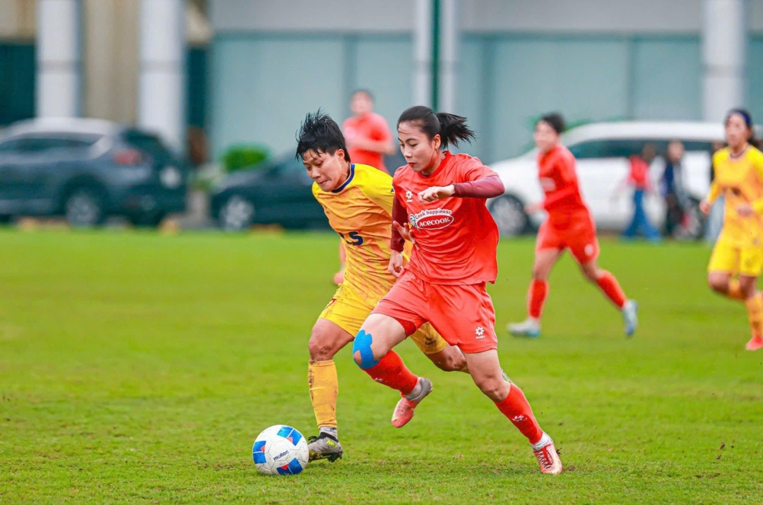Vietnam’s national team defeated Huỳnh Như’s squad in a match featuring 5 goals.