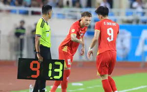 At the age of 23, Đình Bắc...
