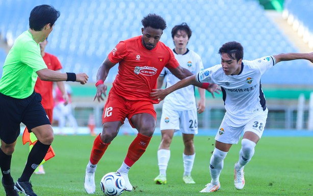 Coach Kim Sang Sik is confident in Vietnam's forward line.