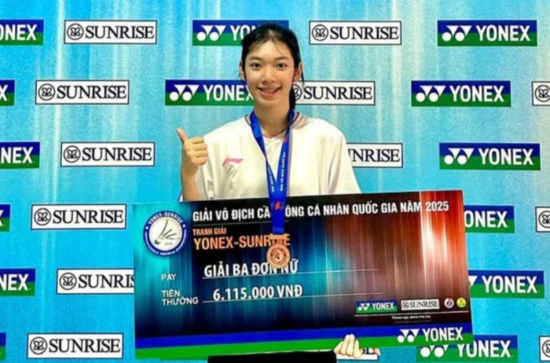 Vietnamese badminton rising star, 14-year-old, climbs 650 places in the world rankings