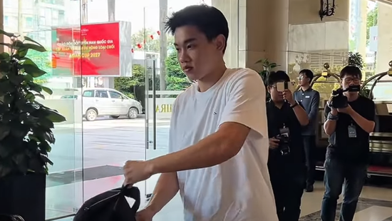 The Vietnam national team officially gathered to prepare for the match against Nepal.