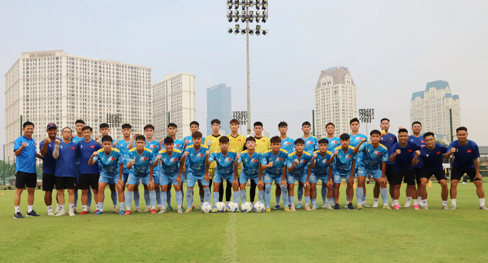HLV Hoàng Anh Tuấn đưa U16 Việt Nam đấu Australia và Trung Quốc - Ảnh 1.