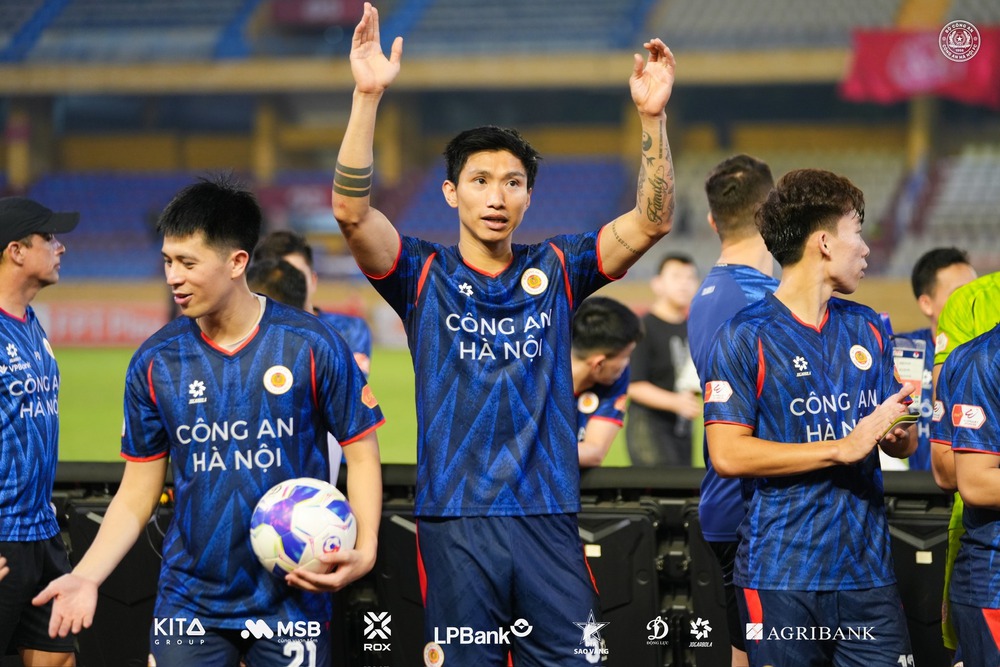 CLB CAHN gia hạn hợp đồng với 4 trụ cột - Ảnh 1.