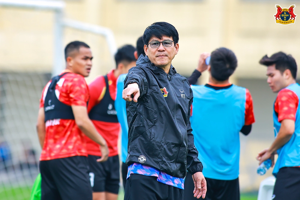 Tin nóng bóng đá Việt hôm nay 5/3: Đội tuyển nữ Việt Nam được thưởng 500 triệu; HLV Vũ Tiến Thành làm việc ở CLB Ninh Bình  - Ảnh 3.