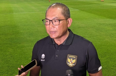 Despite severe sanctions from FIFA, the top official in Indonesia remains determined to circumvent the rules.