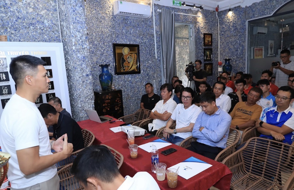 Cựu tuyển thủ quốc gia Lê Công Vinh, Trần Minh Chiến, Nguyễn Thế Anh kỳ vọng bóng đá TP.HCM trở lại thời hoàng kim - Ảnh 2. Cựu tuyển thủ quốc gia Lê Công Vinh, Trần Minh Chiến, Nguyễn Thế Anh kỳ vọng bóng đá TP.HCM trở lại thời hoàng kim - Ảnh 2.