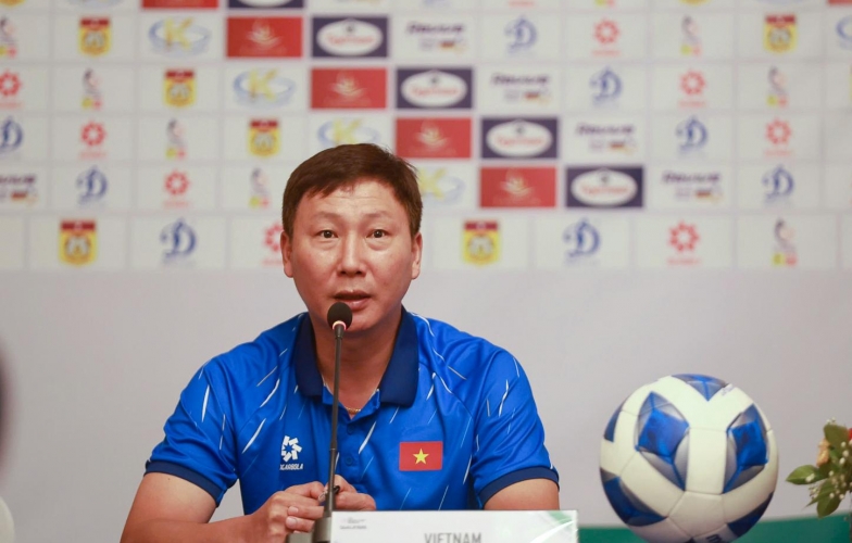 Coach Kim Sang Sik officially comments on contract extension with VFF