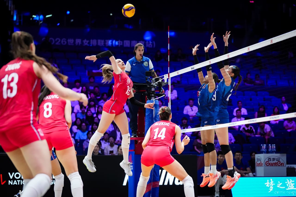 Tuyển nữ Serbia đã có màn khởi đầu thuận lợi tại tuần đầu tiên của Volleyball Nations League (VNL) 2026 khi đánh bại Thái Lan với tỷ số 3-0 (26-24, 25-22, 25-19) ở Pool 3.