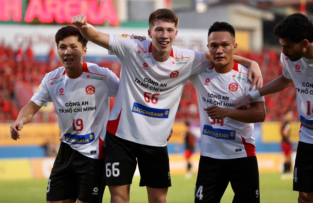 HLV Phùng Thanh Phương hết lời khen thủ môn Patrik Lê Giang - Ảnh 1. HLV Phùng Thanh Phương hết lời khen thủ môn Patrik Lê Giang - Ảnh 1.
