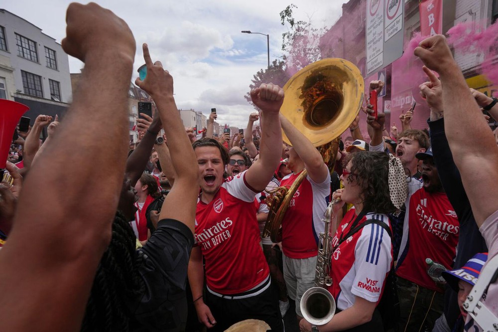 1 triệu người nhuộm đỏ London mừng Arsenal vô địch Ngoại hạng Anh - Ảnh 19.