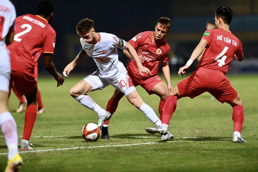 Có thêm tiền đạo Brazil nhập tịch, HLV Kim Sang Sik khó chọn hàng công cho tuyển Việt Nam - Ảnh 1.