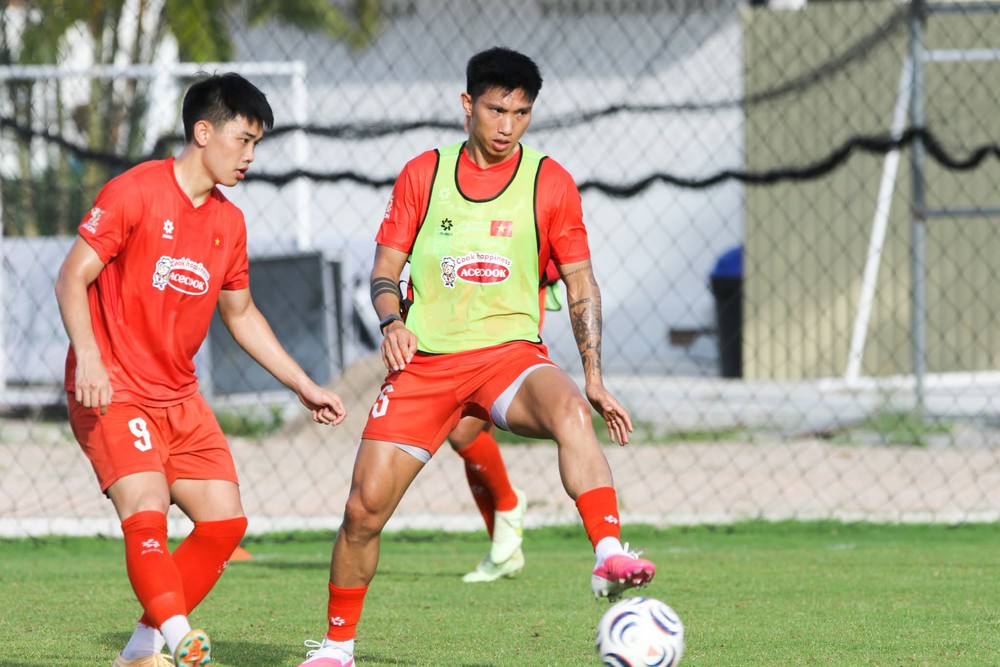 Tin nóng bóng đá Việt hôm nay 22/7: Đội tuyển Việt Nam hoàn thiện chiến thuật; Hà Nội FC ra mắt tiền đạo người Pháp - Ảnh 1. Tin nóng bóng đá Việt hôm nay 22/7: Đội tuyển Việt Nam hoàn thiện chiến thuật; Hà Nội FC ra mắt tiền đạo người Pháp - Ảnh 1.