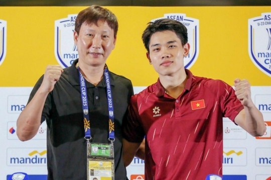 Coach Kim Sang-sik receives the best possible news from Dinh Bac