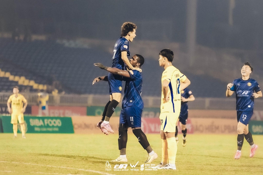 Rimario ghi bàn cho Thanh Hóa (Ảnh: Dong A Thanh Hoa)