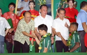 Cong Phuong brings the 'hundred-billion dong dream' of his chairman to life.