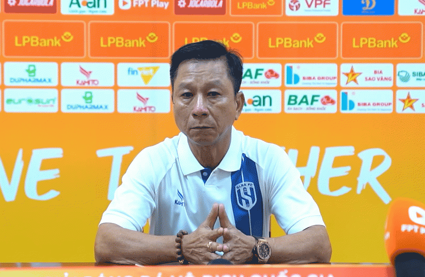 HLV Văn Sỹ Sơn thẳng thắn chỉ ra những điểm yếu còn tồn tại trong lối chơi của các cầu thủ SLNA