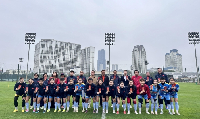 ĐT nữ Việt Nam trở lại tập luyện, Chủ tịch VFF thăm và động viên