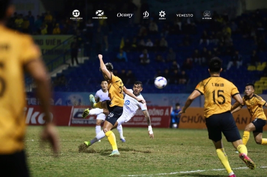Xuan Son missed a penalty, Thanh Hoa fought hard for a draw