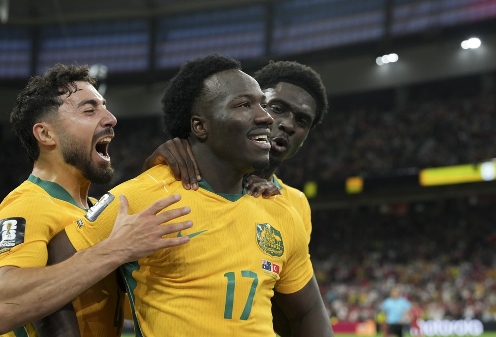 HLV Hà Nội FC nhận định chính xác về cầu thủ vừa làm nên lịch sử cho ĐT Australia ở World Cup 2026 - Ảnh 1. HLV Hà Nội FC nhận định chính xác về cầu thủ vừa làm nên lịch sử cho ĐT Australia ở World Cup 2026 - Ảnh 1.