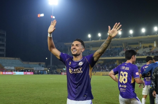 After scoring a double, naturalized star speaks directly to coach Kim Sang Sik