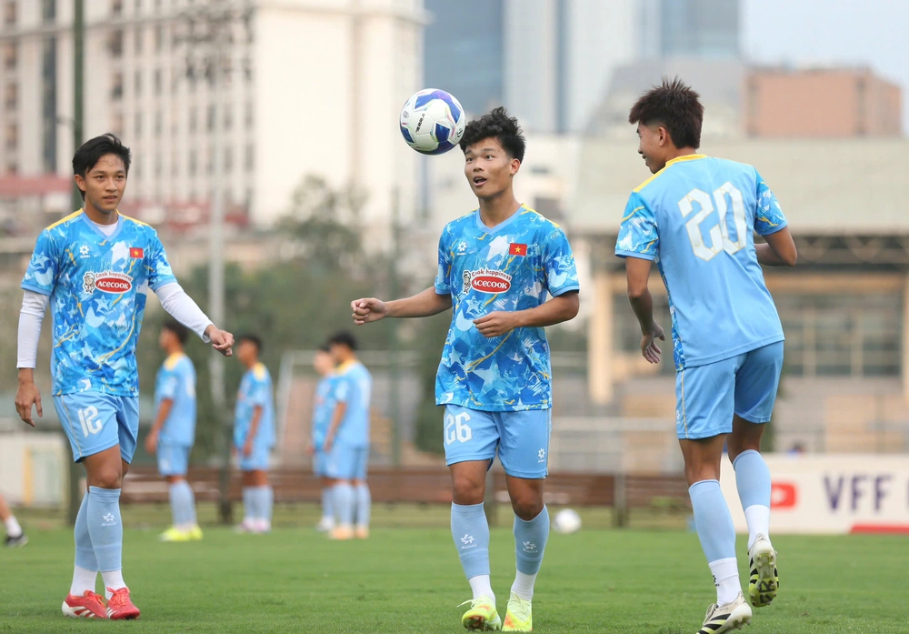 Bóng lăn trên bàn phím: Cư dân mạng chia rẽ vì HLV Kim Sang Sik gọi bổ sung U23 đá Asiad  - Ảnh 1.